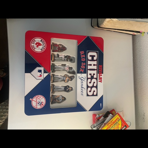 Chess rivalry Red Sox vs Yankees - Picture 3 of 4